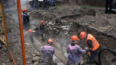 Порыв теплотрассы в Алматы: после замены проблемного участка трубопровод проверят под давлением
