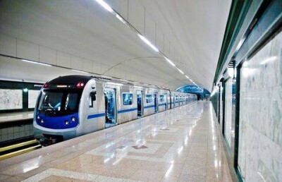 Подъёмниками в метро Алматы инвалиды могут воспользоваться только с разрешения начальства 