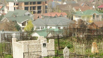 Город мёртвых лежит под алматинскими домами. Чем это грозит жителям?