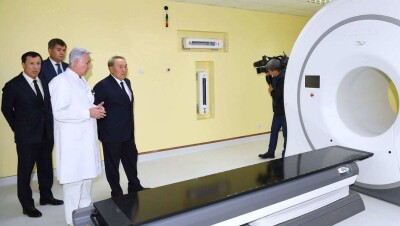Нурсултан Назарбаев посетил Центр ядерной медицины в Астане