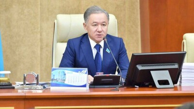 Нигматулин о трёхлетнем бюджете: Расходы на семинары нужно сократить, а сэкономленные деньги направить на соцнужды