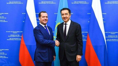 Медведев встретился с Сагинтаевым во время официального визита в Астану
