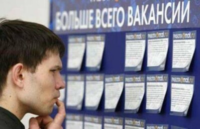 Почему казахстанцы не занимают вакантные рабочие места, объяснили в Сенате 