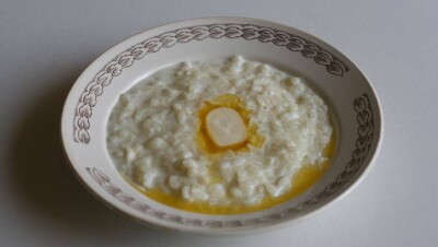 Кашей из прокисшего молока кормили воспитанников в детском саду Астаны