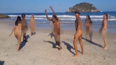 Голые Олимпийские игры устроили на пляже в Рио