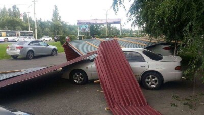 В ВКО начали расследование гибели пенсионера от упавшей кровли во время урагана