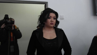 Дизайнер Жадо судится с певицей Тусипбаевой из-за поста о тюрбане и фигуре