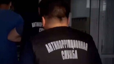 Подозреваемый в получении взятки руководитель аппарата акима Текели пытался уплыть по реке при задержании