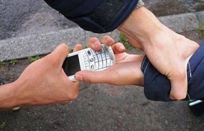 Россиянин отнимал мобильные телефоны у подростков в Астане 