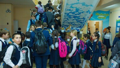 В перегруженной школе Астаны рассказали, как идёт обучение в три смены