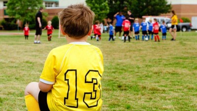 Мажилис одобрил поправки, позволяющие детям бесплатно посещать спортивные секции и творческие кружки