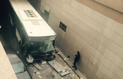 Пассажир врезавшегося в стену тоннеля автобуса госпитализирован в Астане