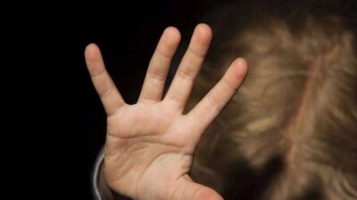 Мать, избившую свою дочь до полусмерти, лишили родительских прав в Алматы