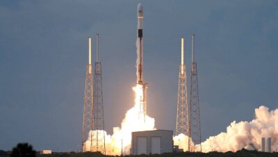 SpaceX запустила ракету Falcon 9 с грузовым кораблём Dragon к МКС