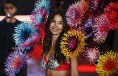 На шоу Victoria's Secret в Нью-Йорке показали бюстгальтер за 2 млн долларов