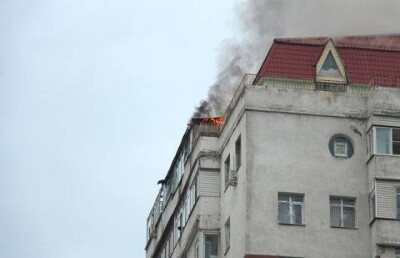 В Алматы горит 16-этажный дом