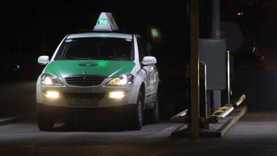 Таксопарки Казахстана заявили о падении доходов сразу на 30%