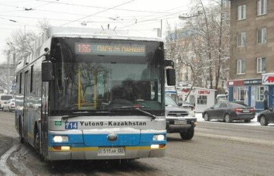 В муниципальных автобусах Алматы появились странные контролёры