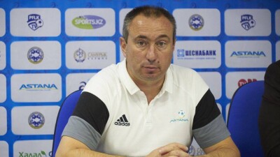 Тренер "Астаны" в очередной раз раскритиковал футбольные поля в Казахстане