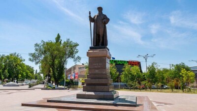 Қазақтан өзге ешкім неге билеріне ескерткіш қоймаған?