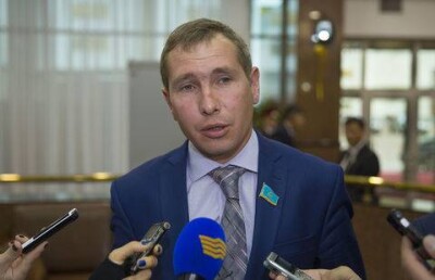 Воспитанник детдома стал самым молодым депутатом Мажилиса Казахстана