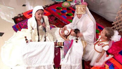 "Әйелдерді еркектерден көп дейді. Ойбай, ойбай, бола берсін көп, мейлі!"