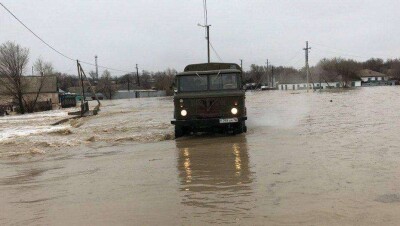 Из-за паводка размыло дорогу в Восточно-Казахстанской области