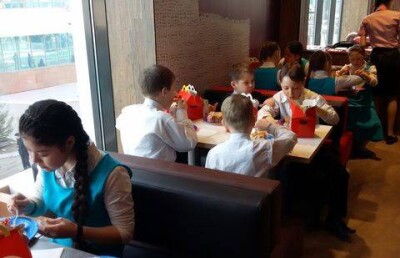 Те, кто навязывает вам McDonald's, либо глупы, либо бессовестны