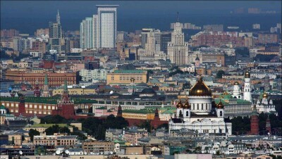 Москвичи трогательно поздравили казахстанцев с Днём Конституции