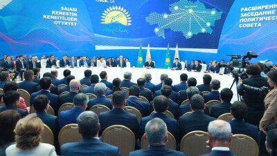 Назарбаев көпбалалы аналар мен оралмандарға көмек сұрай бермей, жұмыс істеу керек деді
