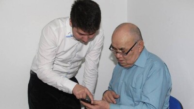 Пенсионеров в Актау научили пользоваться популярными мессенджерами
