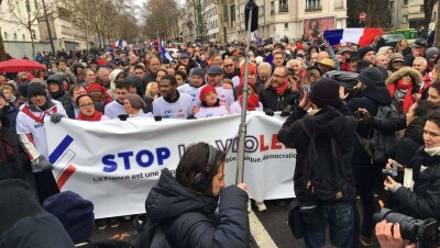 Первая акция движения "красных платков" против "жёлтых жилетов" прошла в Париже 
