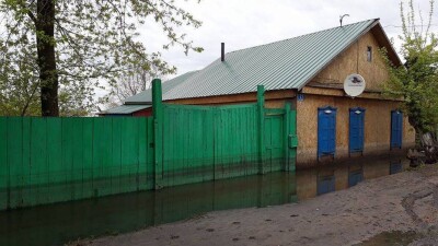 Отступающая вода в СКО подтопила более 200 домов