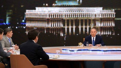 Назарбаев встретился с представителями СМИ. Запись эфира представят 28 декабря