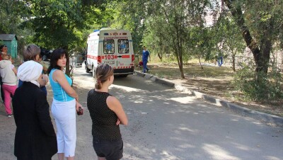 Девушка в Алматы спрыгнула с седьмого этажа
