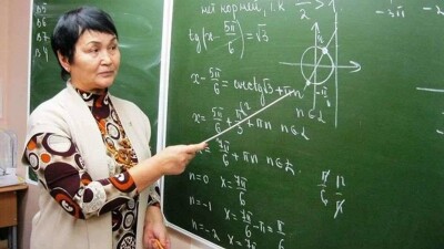 Первую зарплату с надбавкой учителя получат в марте – МОН РК 