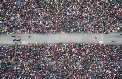 Очередь из 100 тысяч пассажиров образовалась на вокзале в Китае