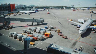 Тягач врезался в самолёт Эйр Астаны в аэропорту Шереметьево