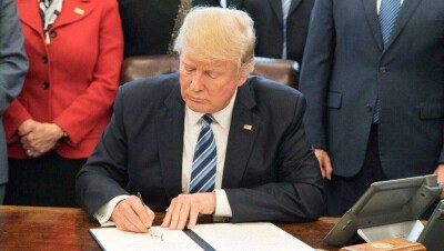 Трамп ещё на год продлил санкции против России