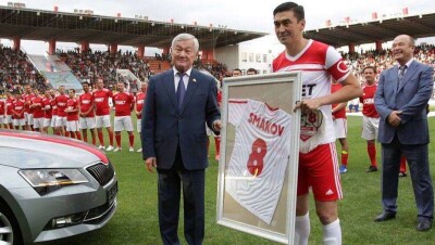 Самат Смаков завершил спортивную карьеру зрелищным прощальным матчем