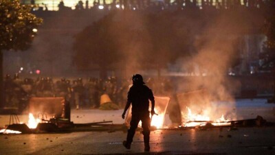 Митинг против правительства в Ливане: участники забросали полицейских коктейлями Молотова