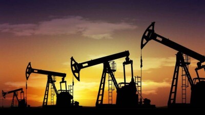 Цена нефти Brent выросла до 56 долларов за баррель впервые с апреля