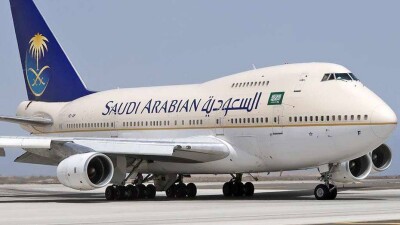 Главная авиакомпания Саудовской Аравии запретила пассажирам шорты и обтягивающую одежду