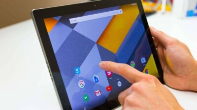 Атырауским школьникам выдали бракованные планшеты для дистанционного обучения