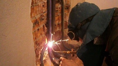 Погибший от взрыва газового аппарата физрук помогал сварщику