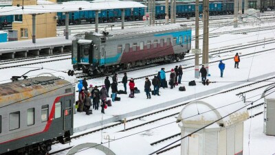 Пассажирские поезда в Казахстане стали длиннее из-за непогоды