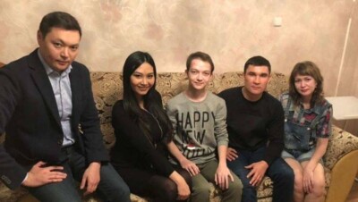 Серик Сапиев навестил победившего рак подростка в Караганде