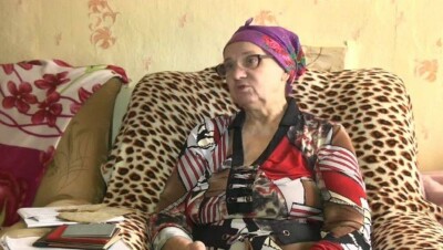 Прожившая 25 лет без документов пенсионерка получила удостоверение ко Дню независимости