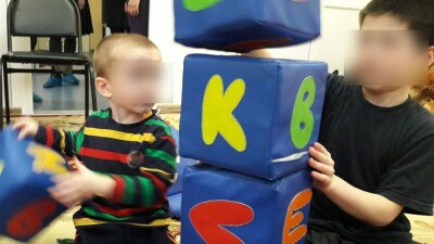 Мальчика из Уральска, пострадавшего от рук матери, отдали отцу