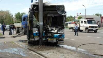 О состоянии пострадавших в ДТП с автобусом в Алматы рассказали медики